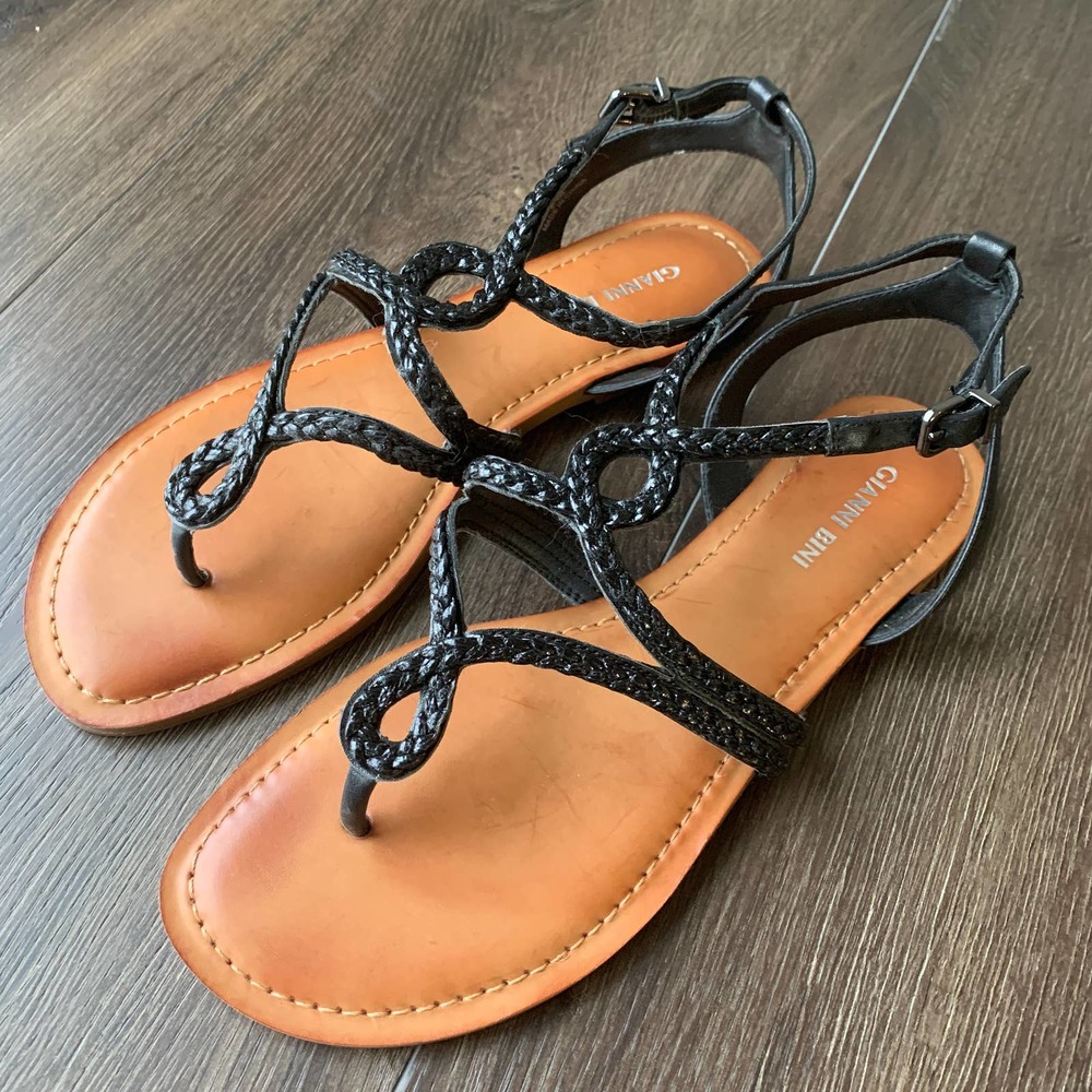 Gianni Bini black leather strappy thong braided sandals side buckle size 8 1/2